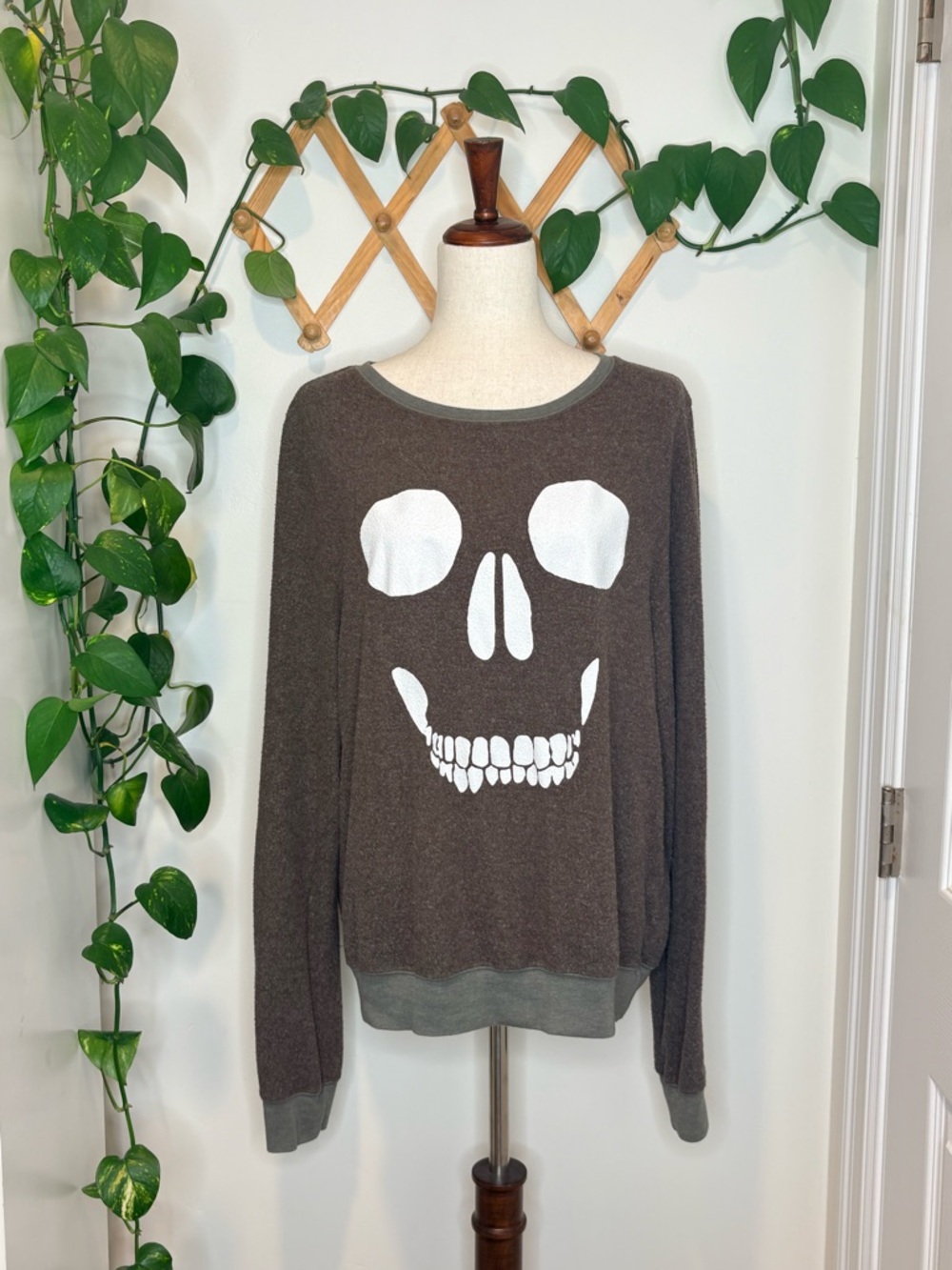 WILDFOX Skeleton Halloween Skull Face Pullover Sweater